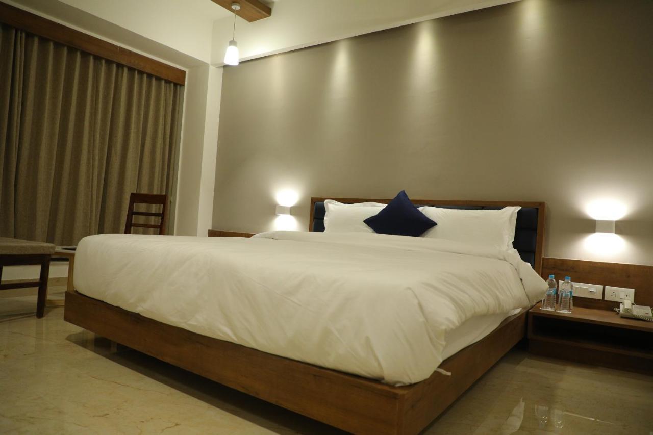 Vits The Somnath Gateway Hotel Екстериор снимка