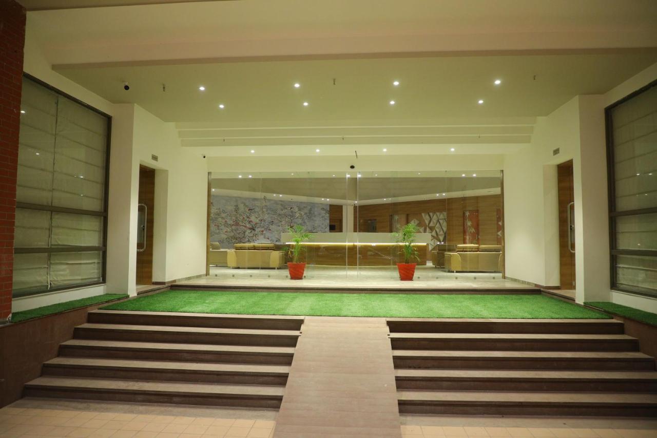 Vits The Somnath Gateway Hotel Екстериор снимка