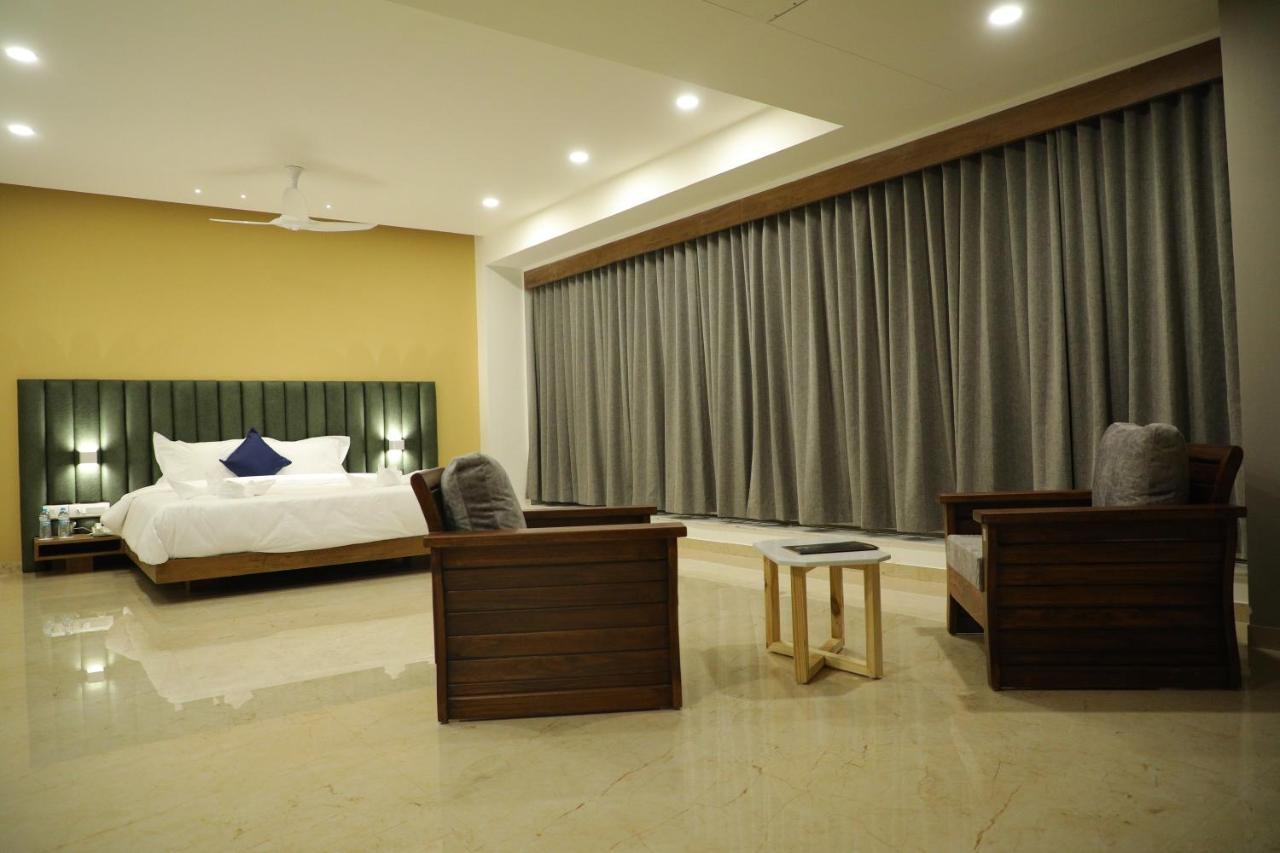 Vits The Somnath Gateway Hotel Екстериор снимка