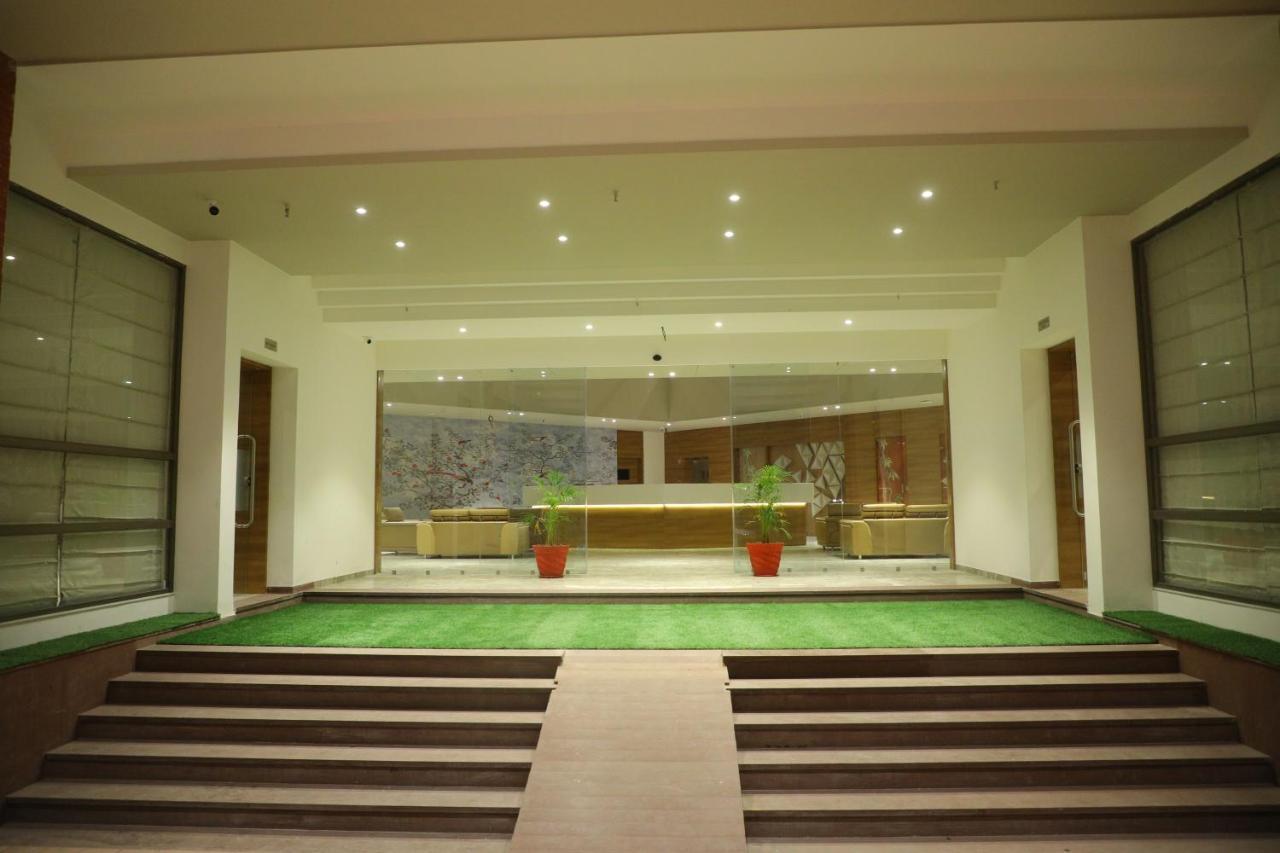 Vits The Somnath Gateway Hotel Екстериор снимка