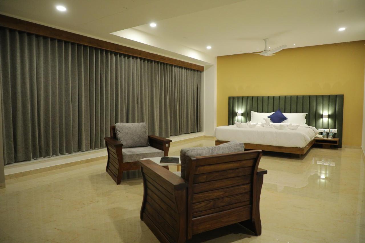 Vits The Somnath Gateway Hotel Екстериор снимка