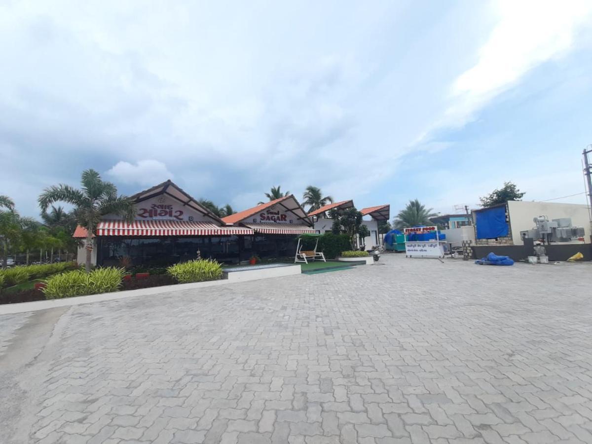 Vits The Somnath Gateway Hotel Екстериор снимка