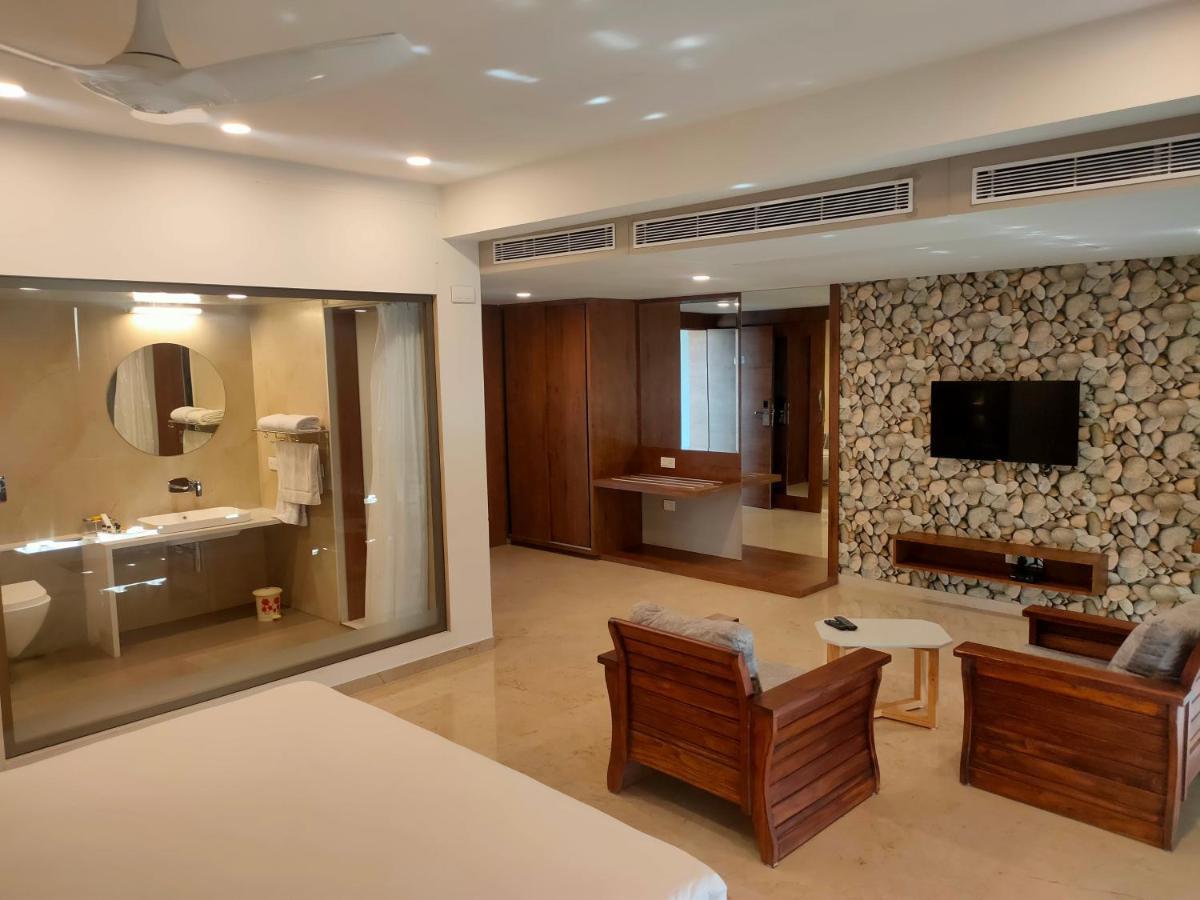 Vits The Somnath Gateway Hotel Екстериор снимка