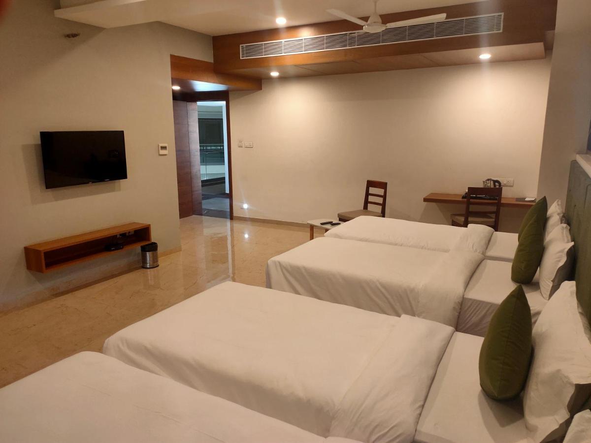 Vits The Somnath Gateway Hotel Екстериор снимка