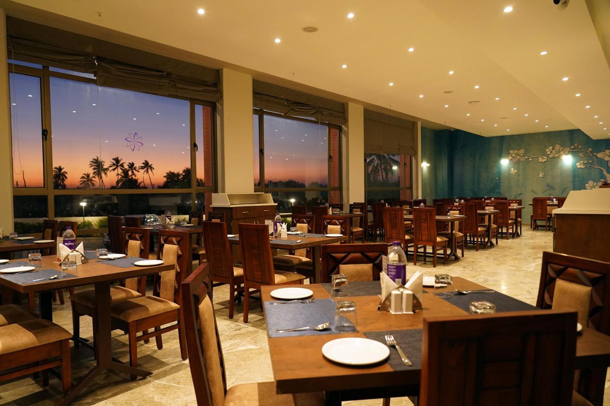 Vits The Somnath Gateway Hotel Екстериор снимка